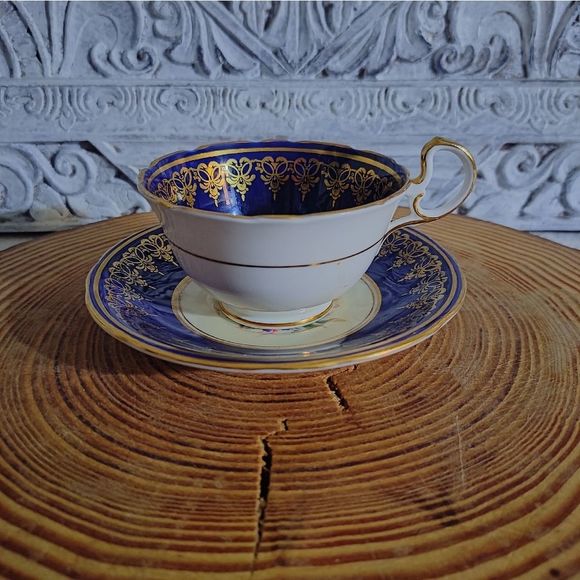 Aynsley Teacup & Saucer - Picture 3 of 6